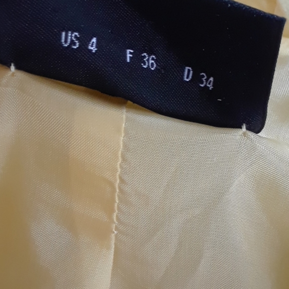 AKRIS..FLAW..FLAW..FLAW..SIZE 4..Cashmere/silk - Picture 3 of 8